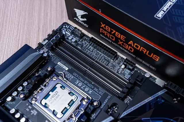 技嘉X870E X3D 电竞雕主板_9800X3D_AMD X3D系列处理器主板评测