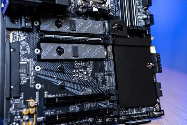 AMD X3D系列处理器主板评测_技嘉X870E X3D 电竞雕主板_9800X3D