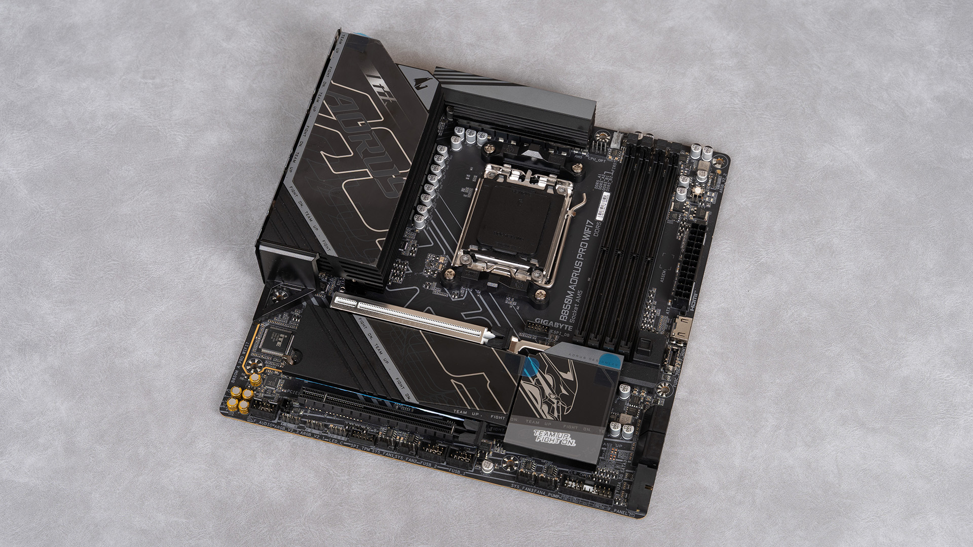 装机不用挑，就选电竞雕!9800X3D+技嘉B850M AORUS PRO WIFI7实测