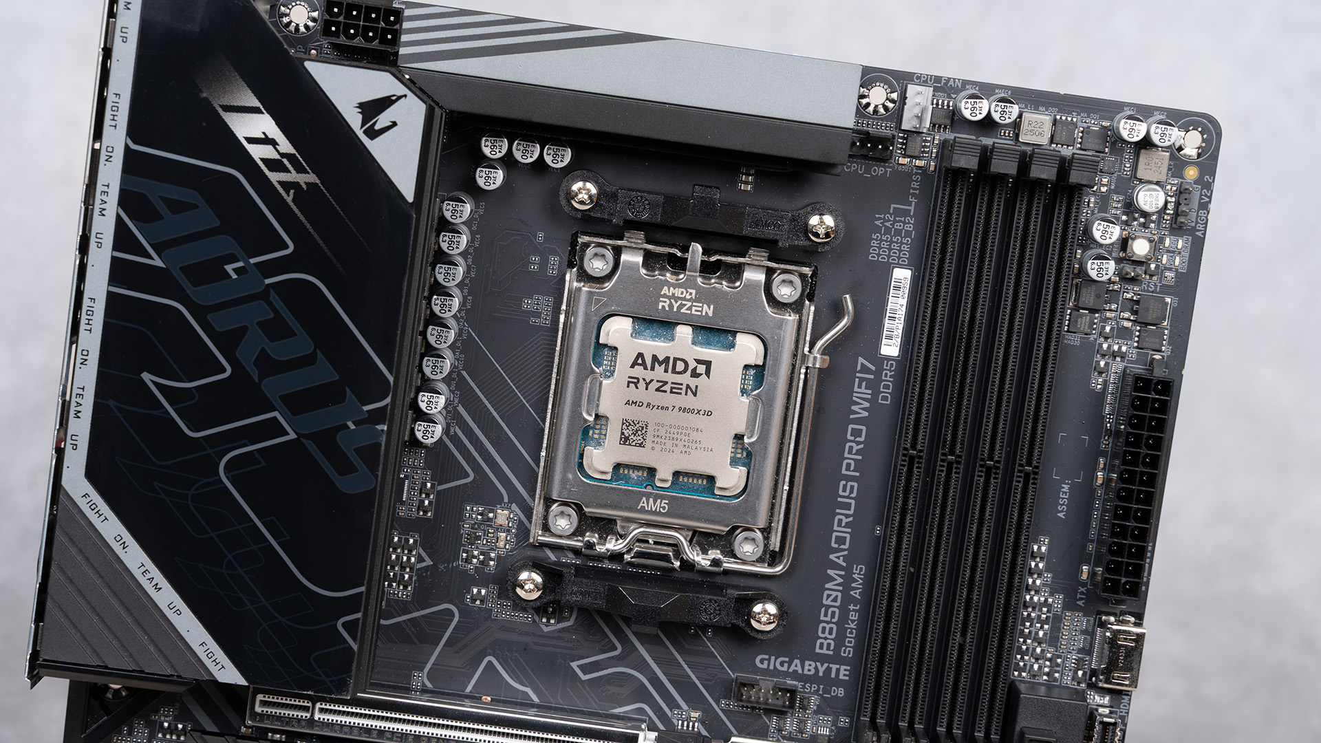 技嘉B850M AORUS PRO WIFI7开箱评测_9800X3D_DDR5内存超频性能测试