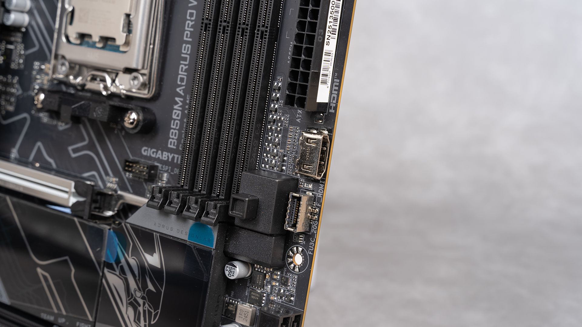 9800X3D_技嘉B850M AORUS PRO WIFI7开箱评测_DDR5内存超频性能测试