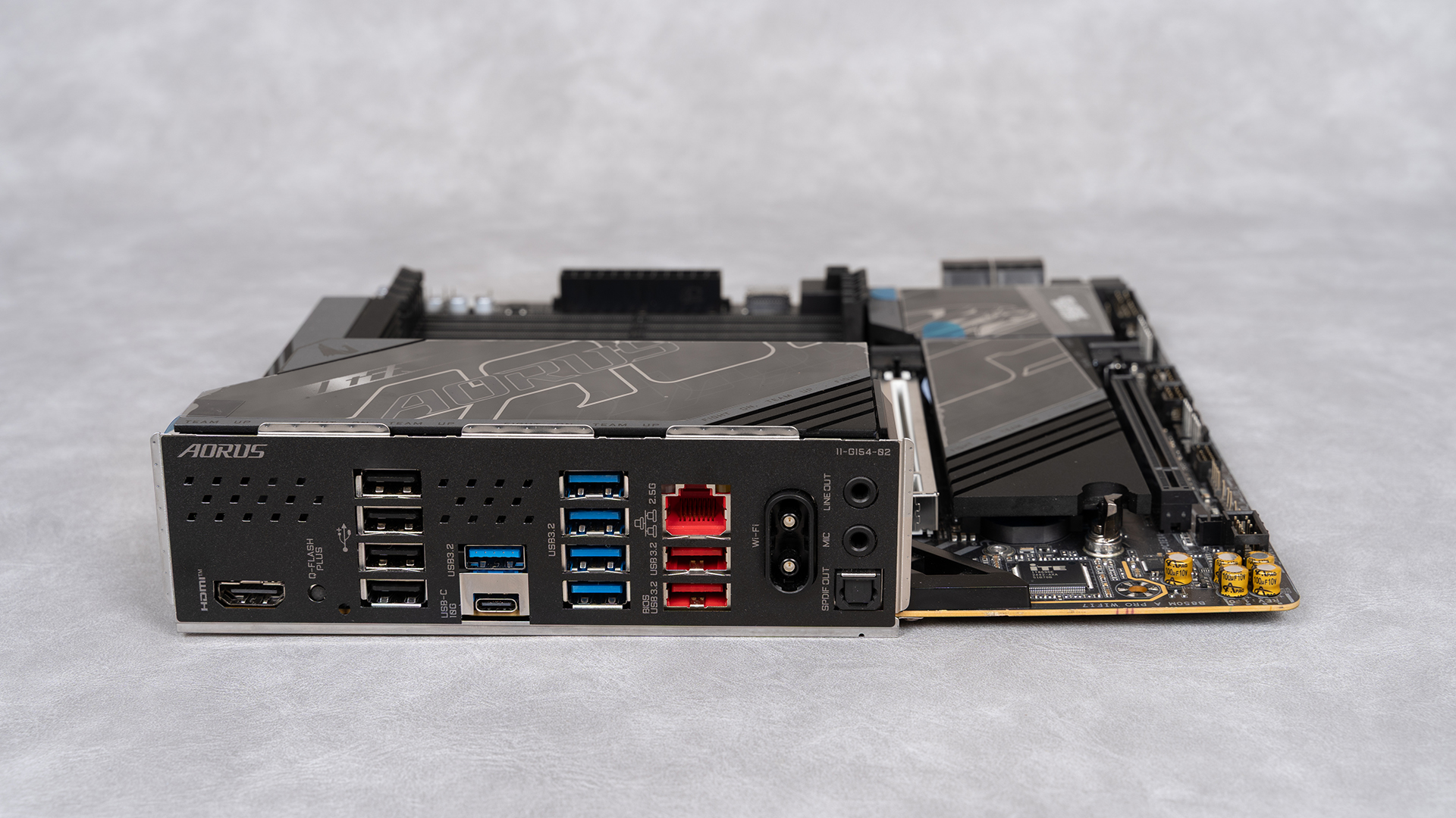 技嘉B850M AORUS PRO WIFI7开箱评测_9800X3D_DDR5内存超频性能测试