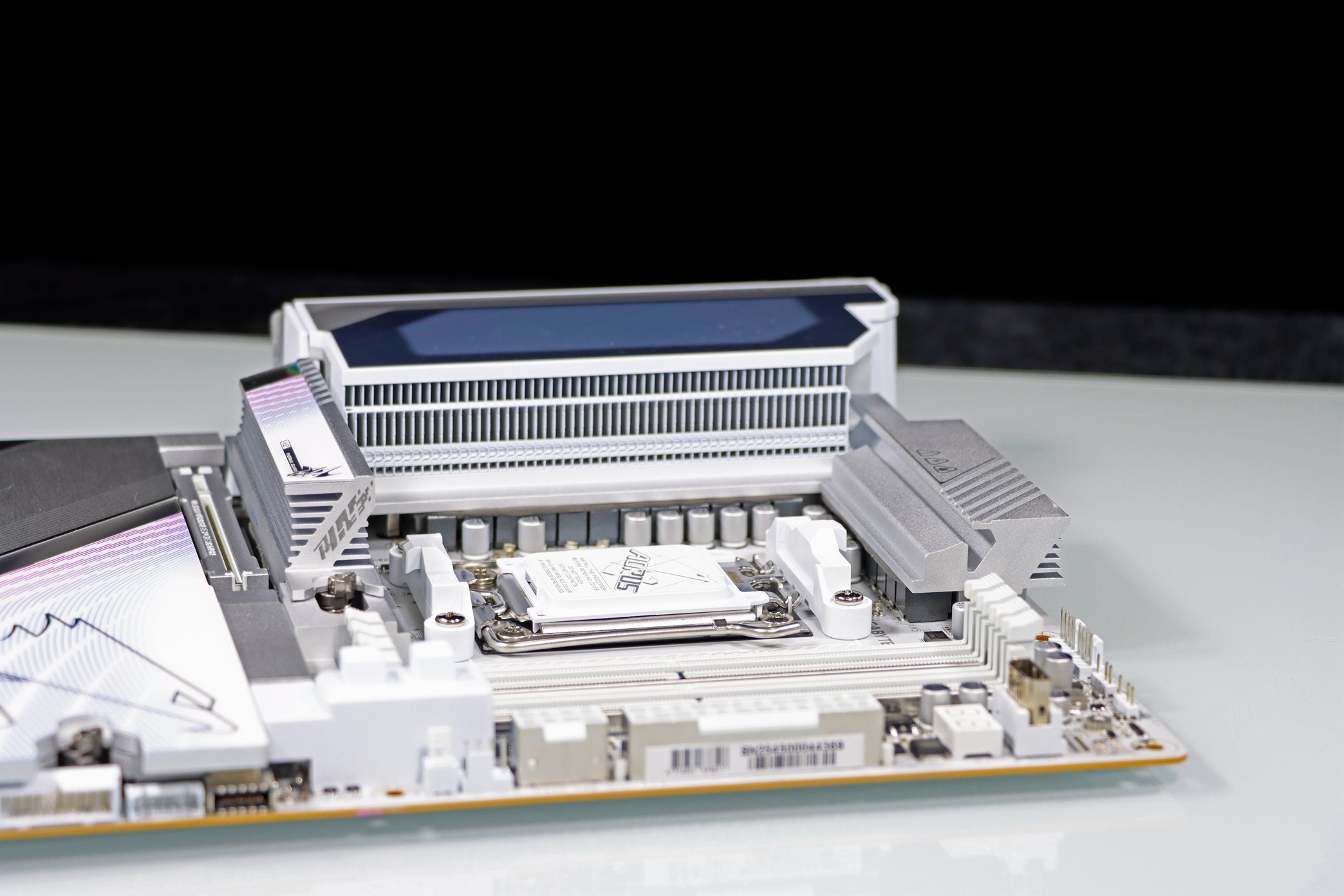 AMD Ryzen 7 9850X3D评测_性能对比9800X3D_9800X3D