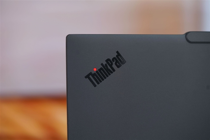 AI加持下的精英商务本 联想ThinkPad T14 Gen6笔记本评测：28W锐龙能效喜人 内建NPU更灵活