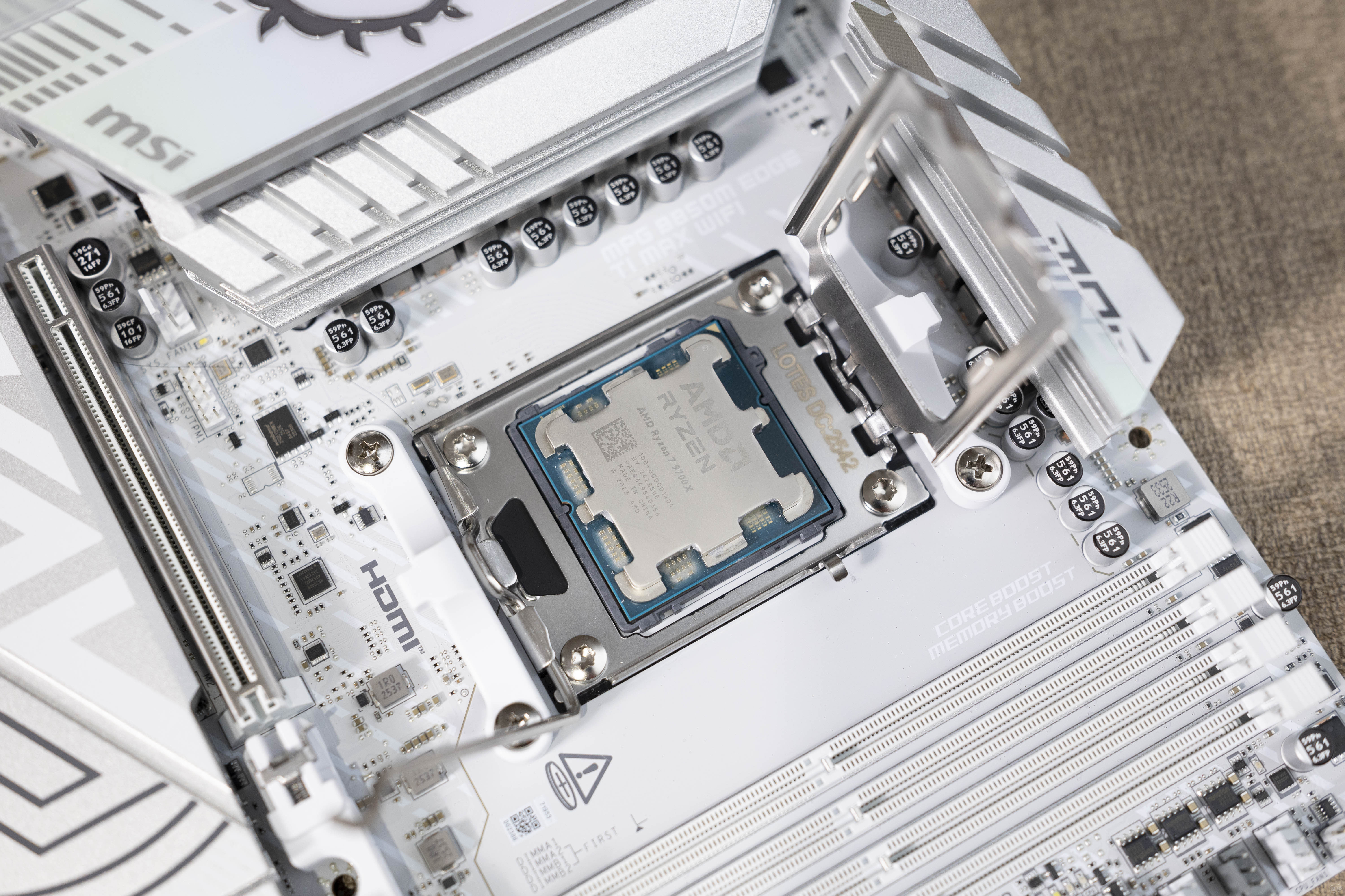 9700X_微星MPG B850M EDGE TI MAX WIFI刀锋钛 M-ATX主板 性价比