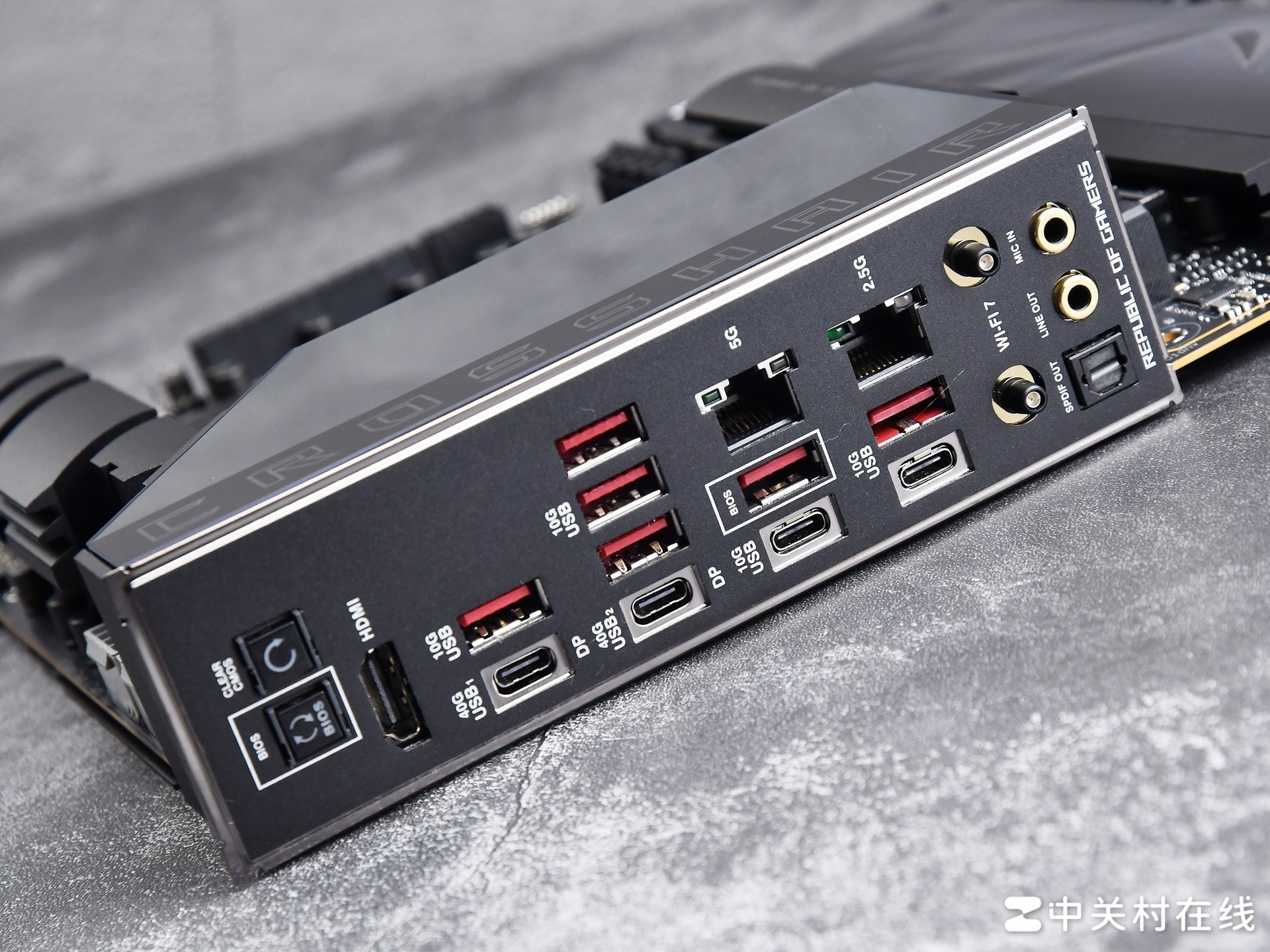 2026年2月最值得入的X870E主板 锐龙9 9950x3D绝配