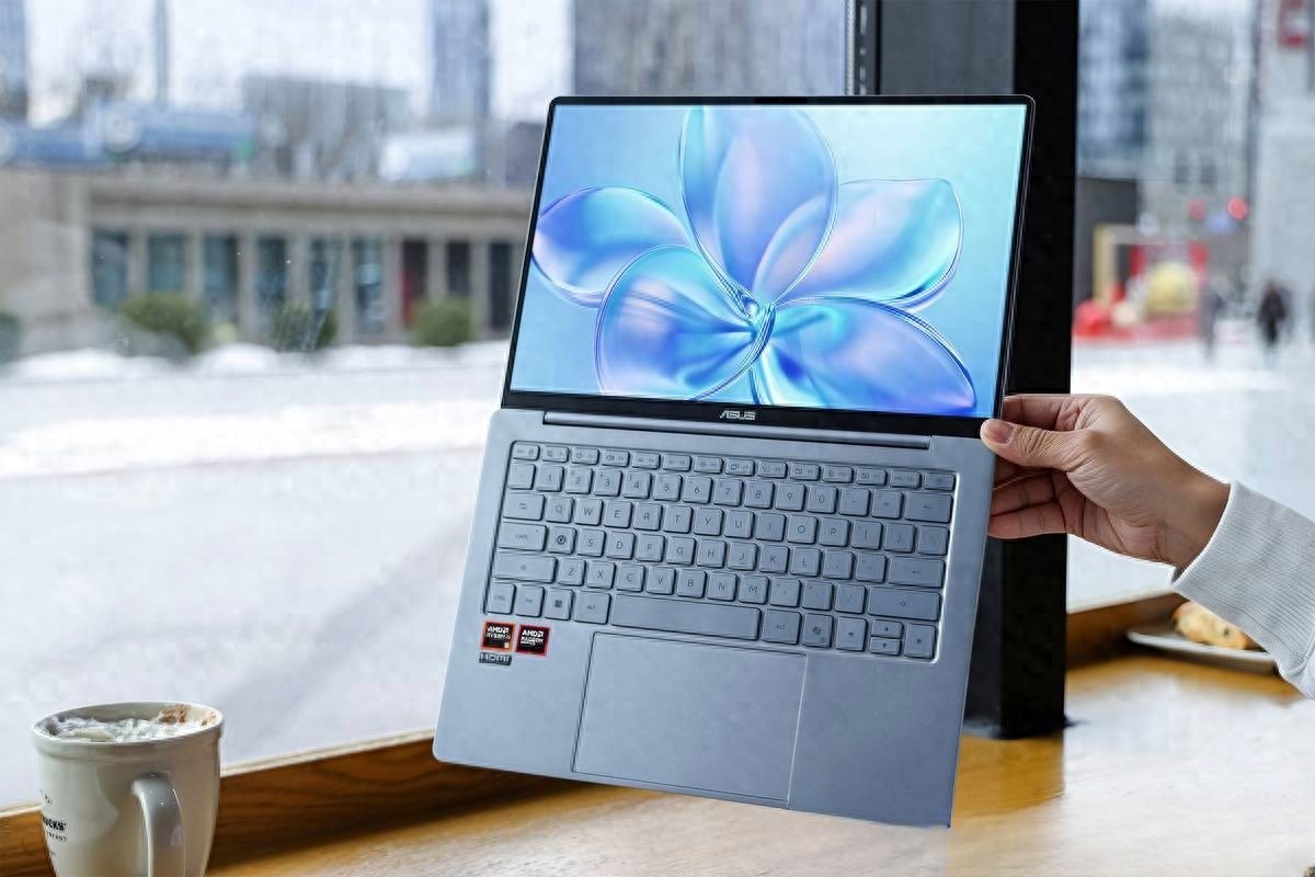 990克轻薄本问世 锐龙AI算力升级 国补后值得入手？