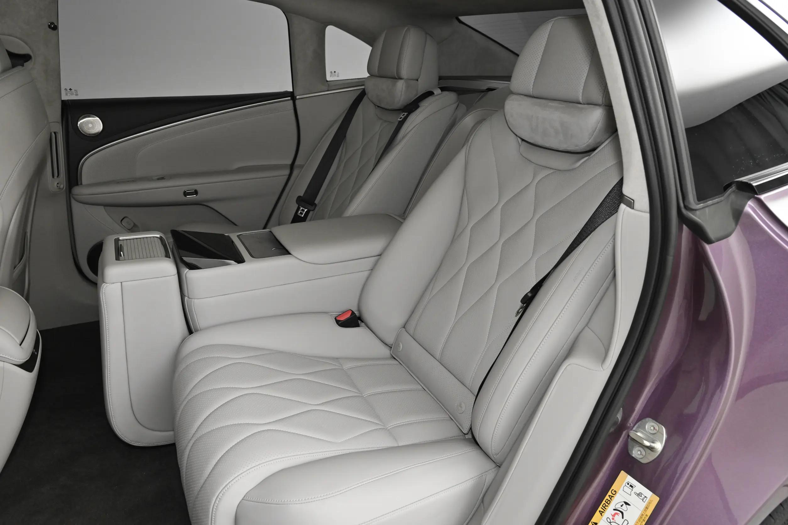 5700G_昊铂A800 鸿蒙座舱HarmonySpace 5 华为乾崑ADS 4辅助驾驶系统