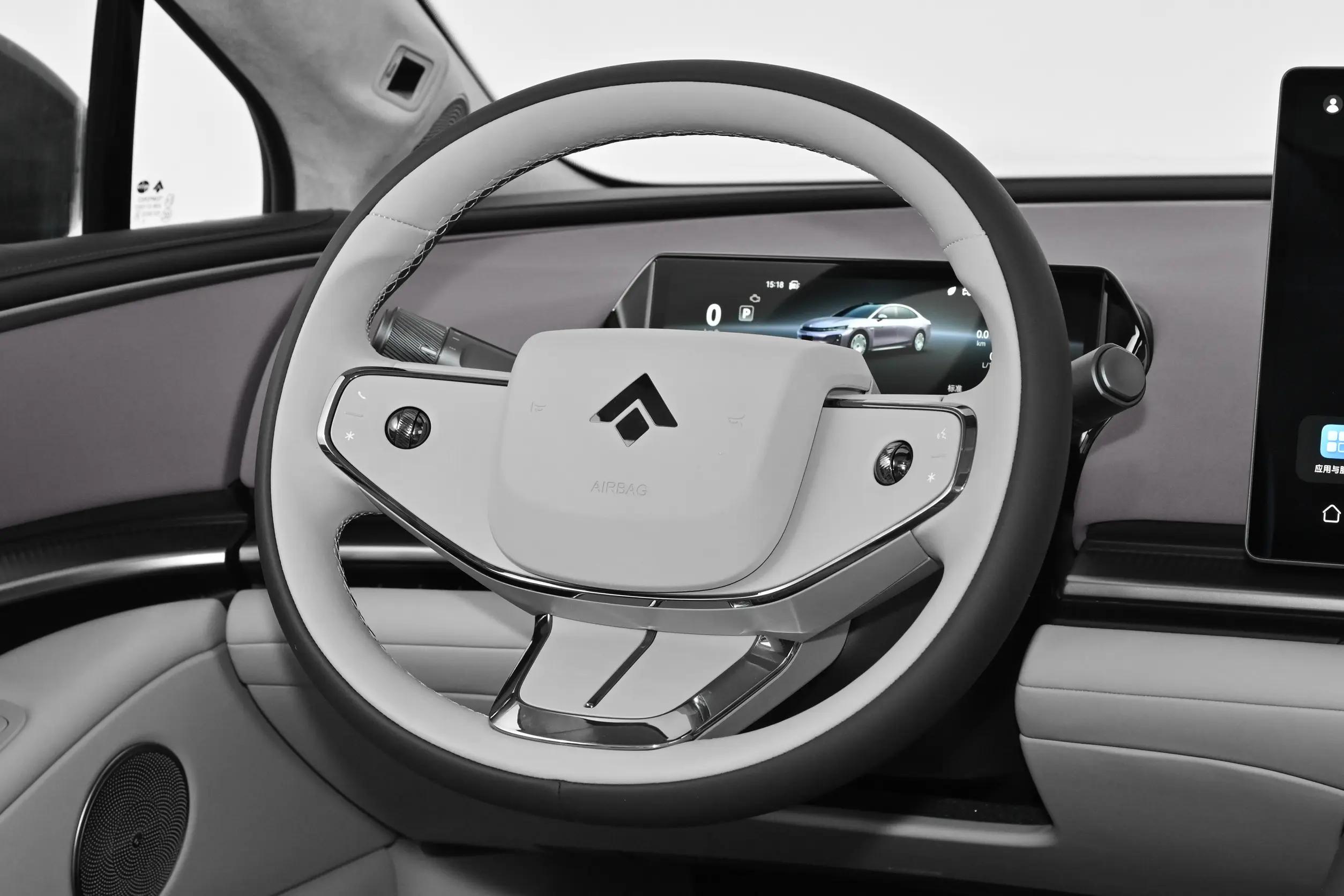 5700G_昊铂A800 鸿蒙座舱HarmonySpace 5 华为乾崑ADS 4辅助驾驶系统