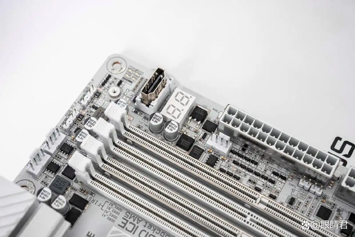 9800X3D_技嘉X870E AORUS MASTER X3D ICE主板 X3D Turbo 2.0模式优化 AMD锐龙9 9850X3D主板性能释放