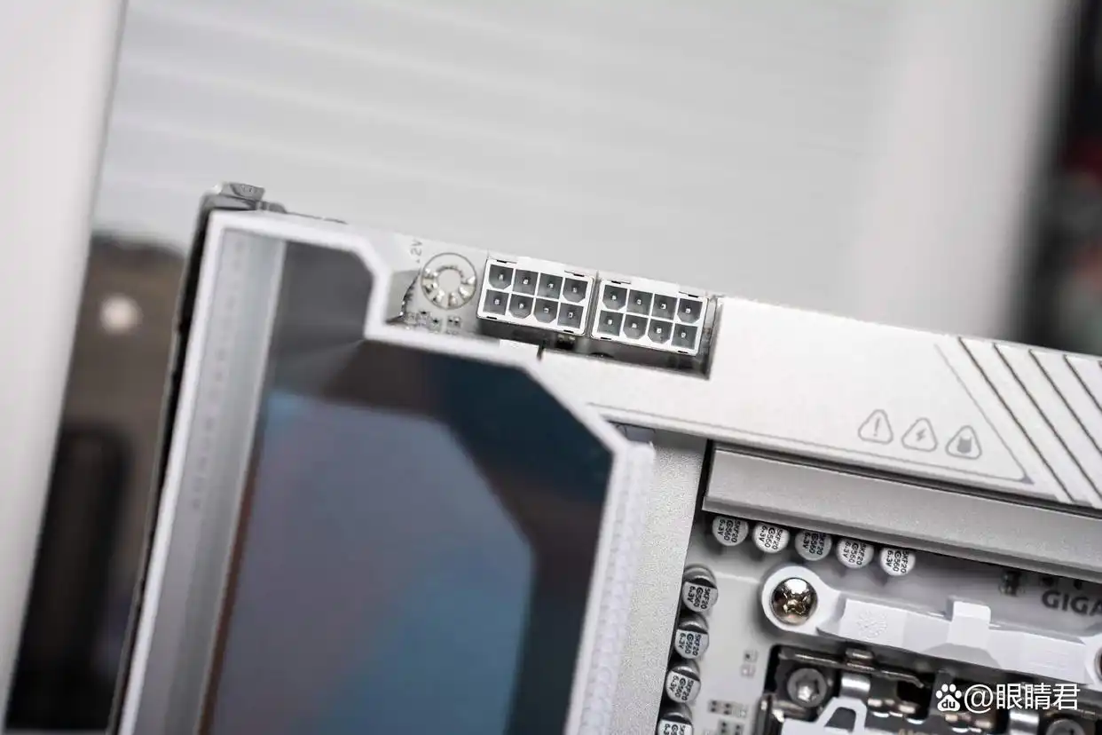 9800X3D_技嘉X870E AORUS MASTER X3D ICE主板 X3D Turbo 2.0模式优化 AMD锐龙9 9850X3D主板性能释放