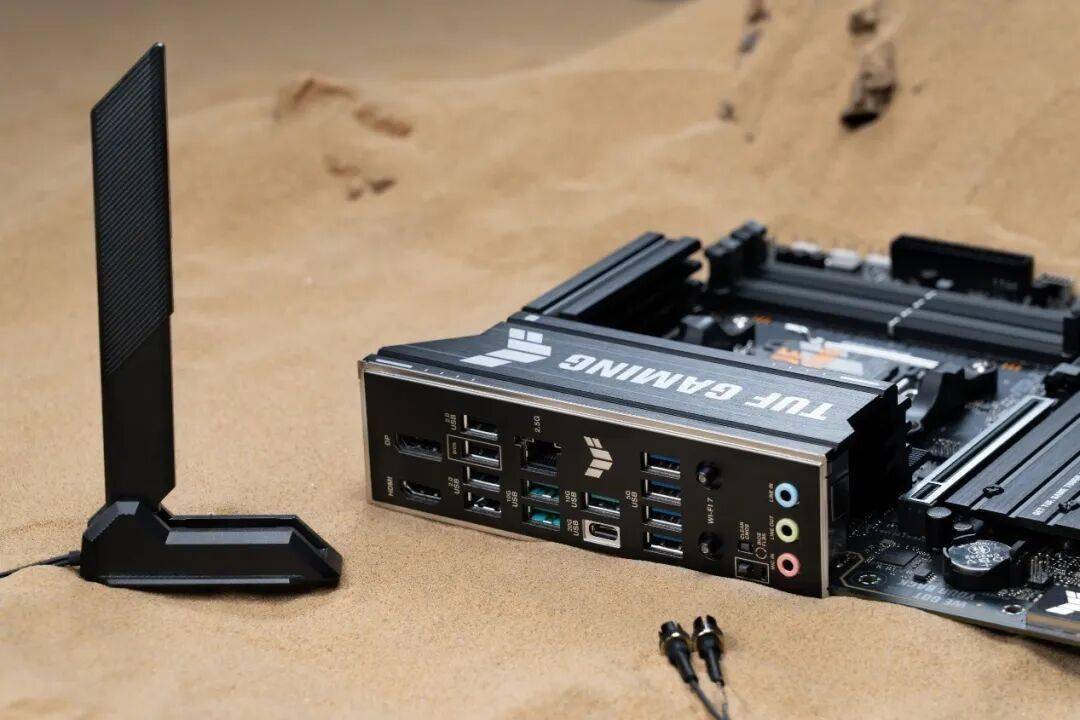 生化危机9 安魂曲 RE Engine 渲染配置 主机装机方案 ROG CROSSHAIR X870E DARK HERO AMD 锐龙9 9800X3D RTX5080 夜神 双A平台_9700X