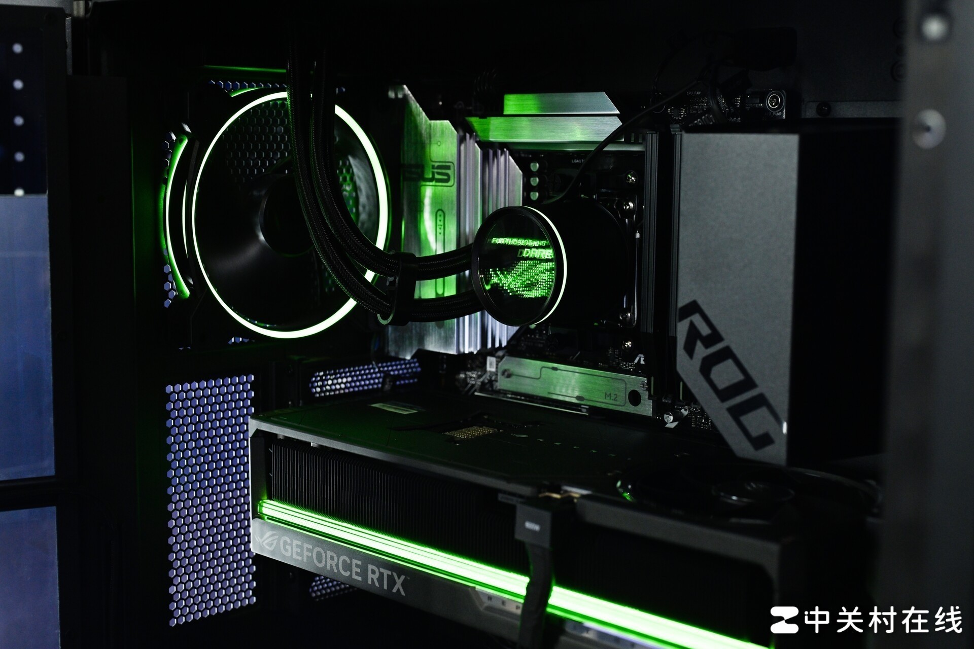 ROG枪神10X全息投影机箱_ROG枪神10X锐龙9 9950X3D配置_9950X3D