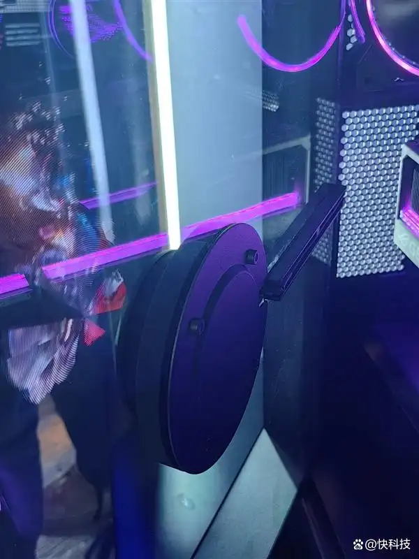 CES2026ROG枪神10X设计详解_ROG枪神10X全息投影机箱_9950X3D