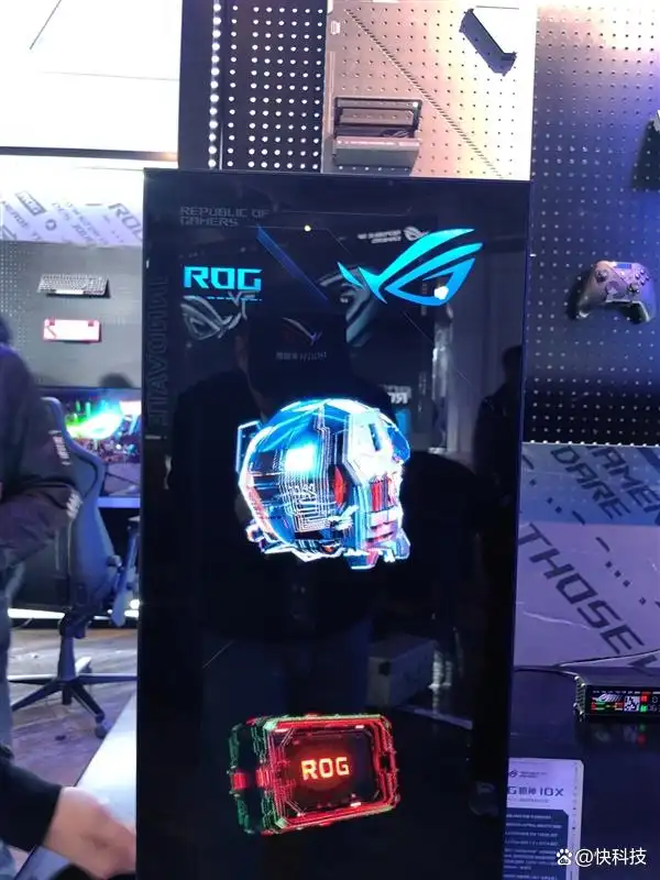CES2026ROG枪神10X设计详解_9950X3D_ROG枪神10X全息投影机箱