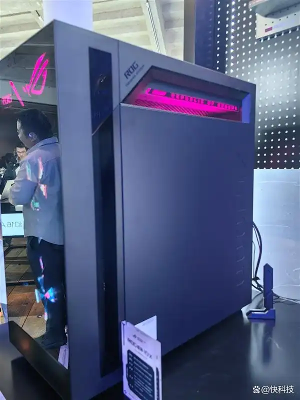 9950X3D_CES2026ROG枪神10X设计详解_ROG枪神10X全息投影机箱