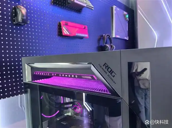 CES2026ROG枪神10X设计详解_9950X3D_ROG枪神10X全息投影机箱