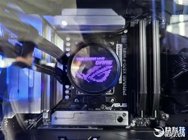 CES2026ROG枪神10X设计详解_ROG枪神10X全息投影机箱_9950X3D