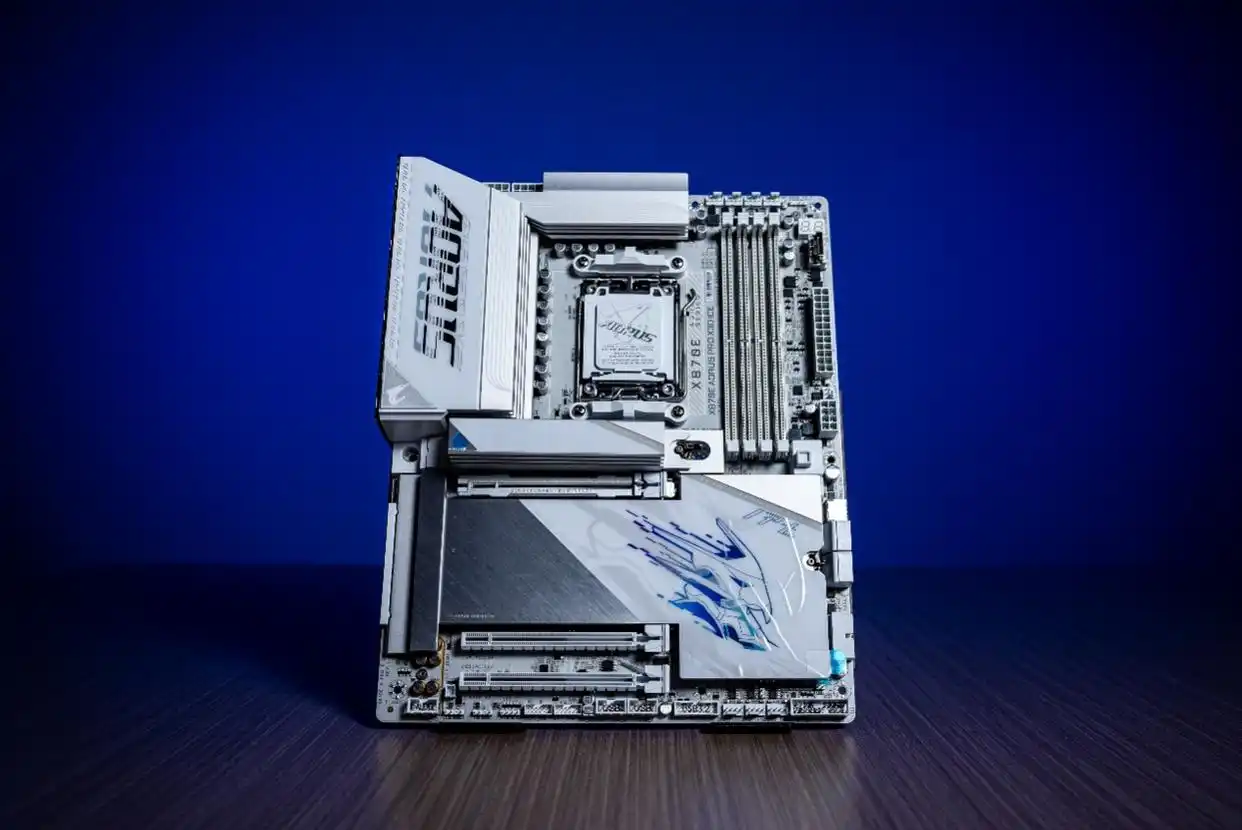 技嘉X870E AORUS PRO X3D ICE 主板 X3D鸡血模式2.0 锐龙9 9800X3D 性能释放_9950X3D