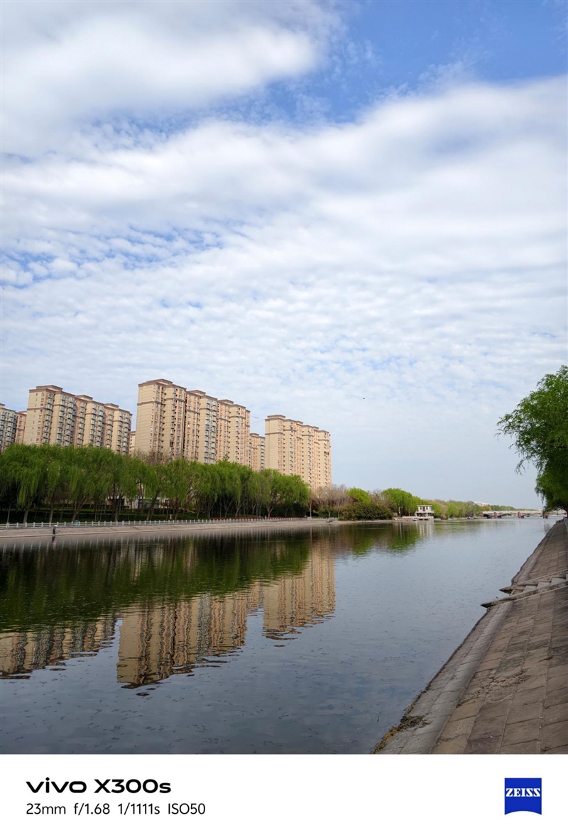 天玑9500搭配蔡司影像 vivo X300s手机全面评测：省心耐用的直屏主力机