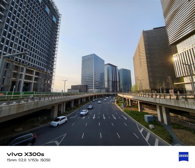 天玑9500搭配蔡司影像 vivo X300s手机全面评测：省心耐用的直屏主力机