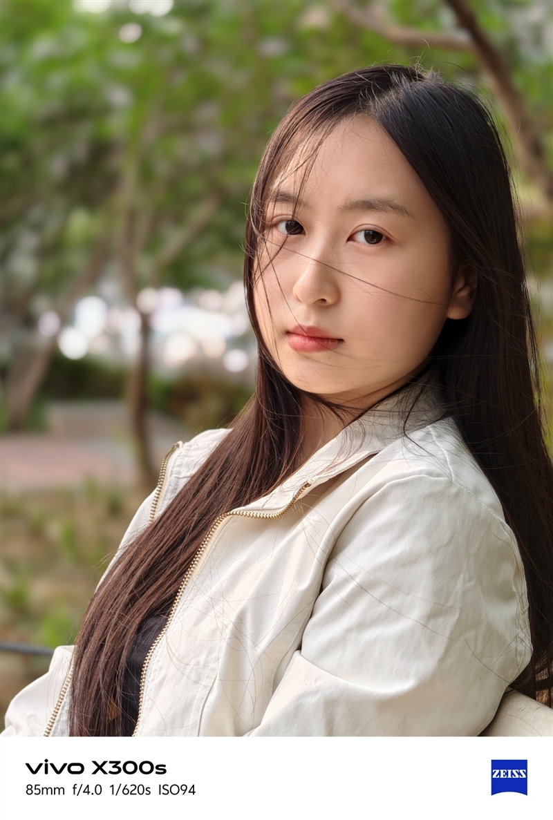 天玑9500搭配蔡司影像 vivo X300s手机全面评测：省心耐用的直屏主力机