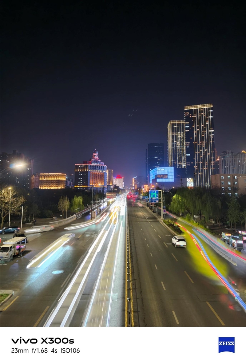 天玑9500搭配蔡司影像 vivo X300s手机全面评测：省心耐用的直屏主力机