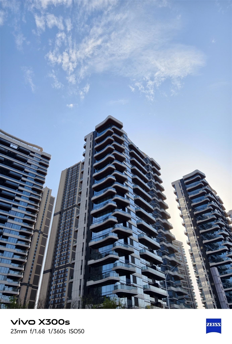 天玑9500搭配蔡司影像 vivo X300s手机全面评测：省心耐用的直屏主力机