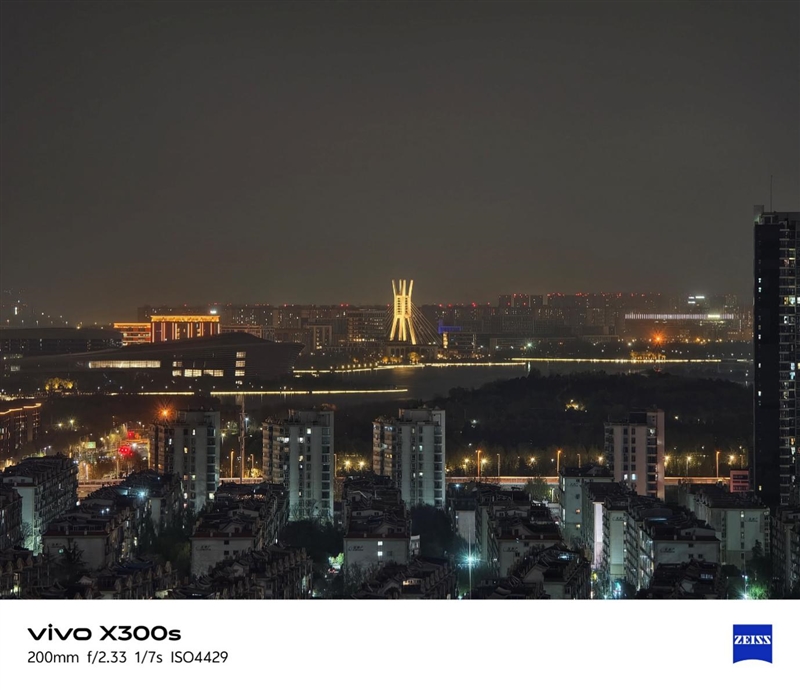 天玑9500搭配蔡司影像 vivo X300s手机全面评测：省心耐用的直屏主力机