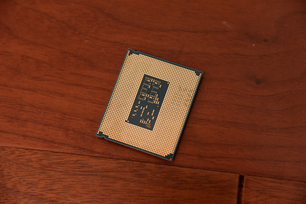 AMD Ryzen 5 9600X 对比 Intel Core Ultra 5 250K Plus 游戏 性能_9600X