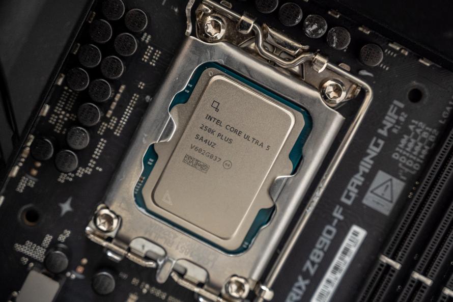 单通道内存也不怕：AMD锐龙5 9600X大战Intel酷睿Ultra 5 250K Plus