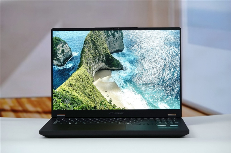 96GB显存运行230B大模型！七彩虹灵创K16笔记本评测：160W性能释放 AMD锐龙AI Max+ 395加持全能移动AI工作站