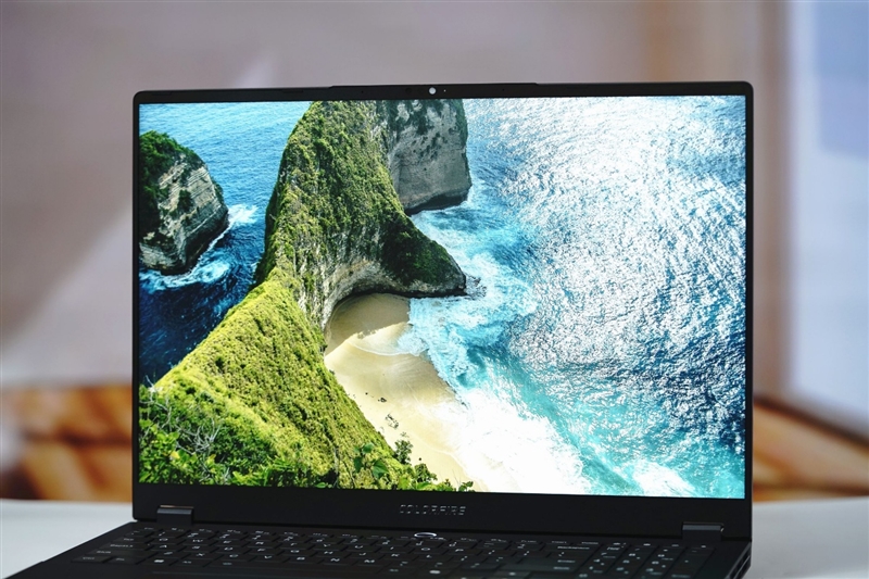 96GB显存运行230B大模型！七彩虹灵创K16笔记本评测：160W性能释放 AMD锐龙AI Max+ 395加持全能移动AI工作站
