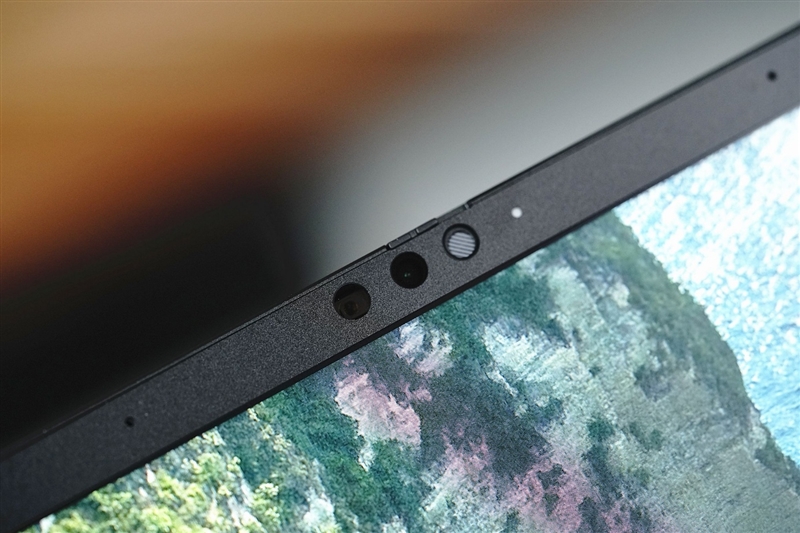 96GB显存运行230B大模型！七彩虹灵创K16笔记本评测：160W性能释放 AMD锐龙AI Max+ 395加持全能移动AI工作站