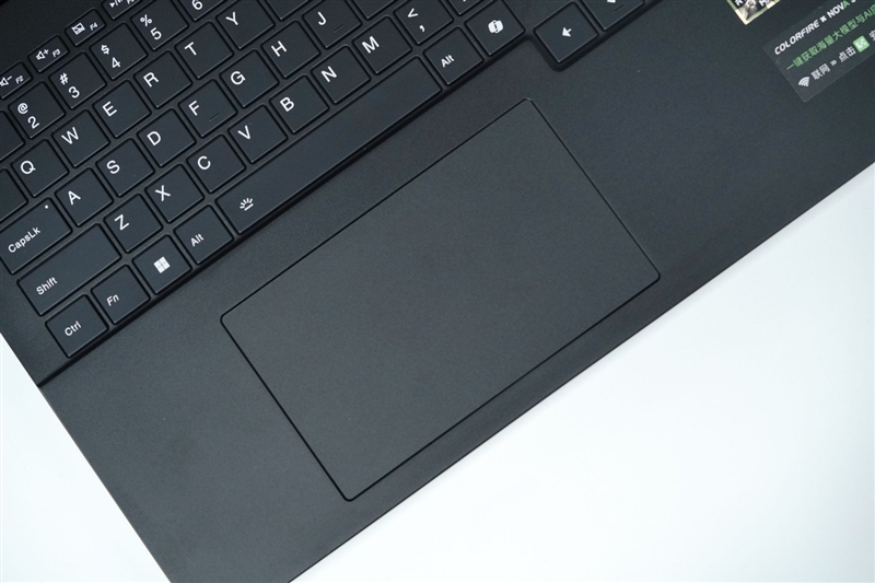 96GB显存运行230B大模型！七彩虹灵创K16笔记本评测：160W性能释放 AMD锐龙AI Max+ 395加持全能移动AI工作站