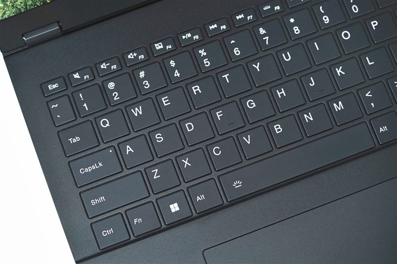 96GB显存运行230B大模型！七彩虹灵创K16笔记本评测：160W性能释放 AMD锐龙AI Max+ 395加持全能移动AI工作站