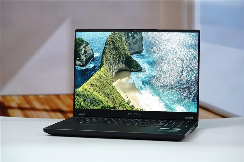 96GB显存运行230B大模型！七彩虹灵创K16笔记本评测：160W性能释放 AMD锐龙AI Max+ 395加持全能移动AI工作站