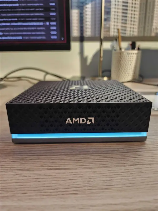 2.7万元！AMD锐龙AI Halo上市：挑战NVIDIA DGX Spark