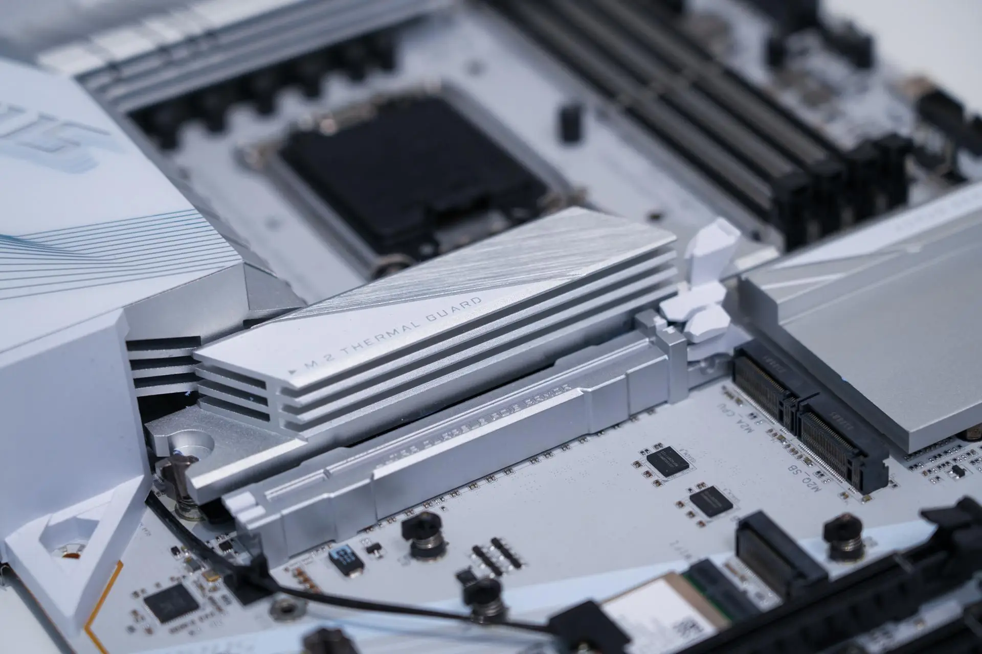 7800X3D_AMD Ryzen 7 7800X3D对比_Intel Core i7-13700KF评测