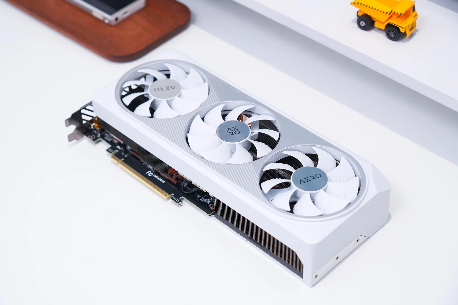 AMD Ryzen 7 7800X3D对比_7800X3D_Intel Core i7-13700KF评测