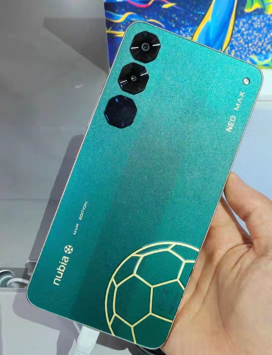 努比亚1.5K LCD手机现身MWC上海，7000mAh，7.5英寸屏，有望出国行