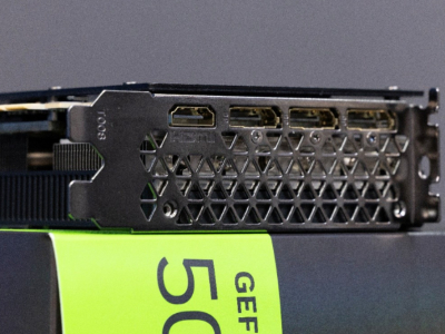 最新RTX 50系显卡应该用什么接口？DP 2.1b&HDMI 2.1b选择指南